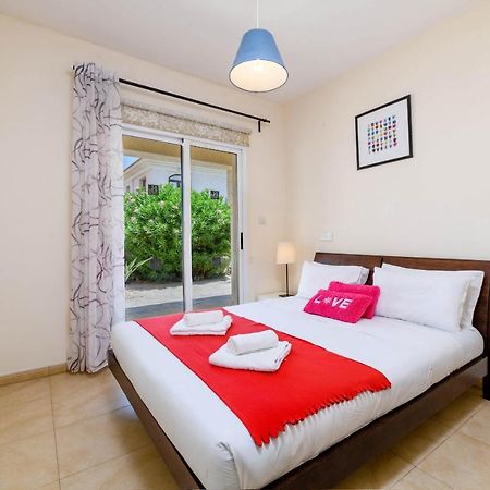 Blue Water Bay Villas Paralimni Exterior photo