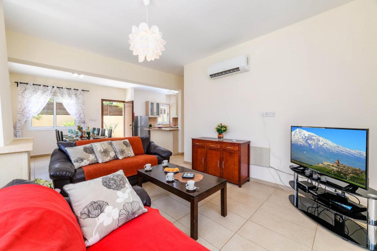 Blue Water Bay Villas Paralimni Exterior photo