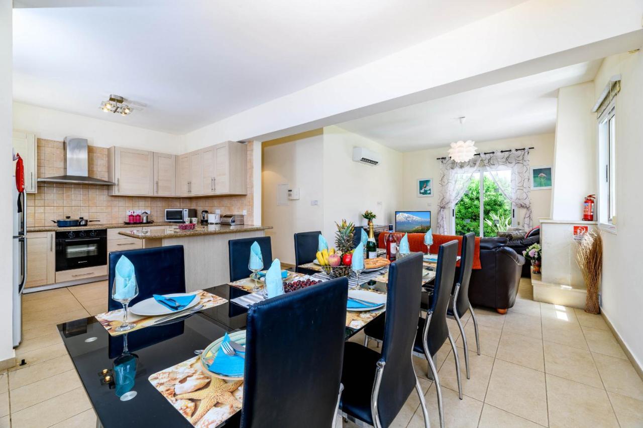 Blue Water Bay Villas Paralimni Exterior photo