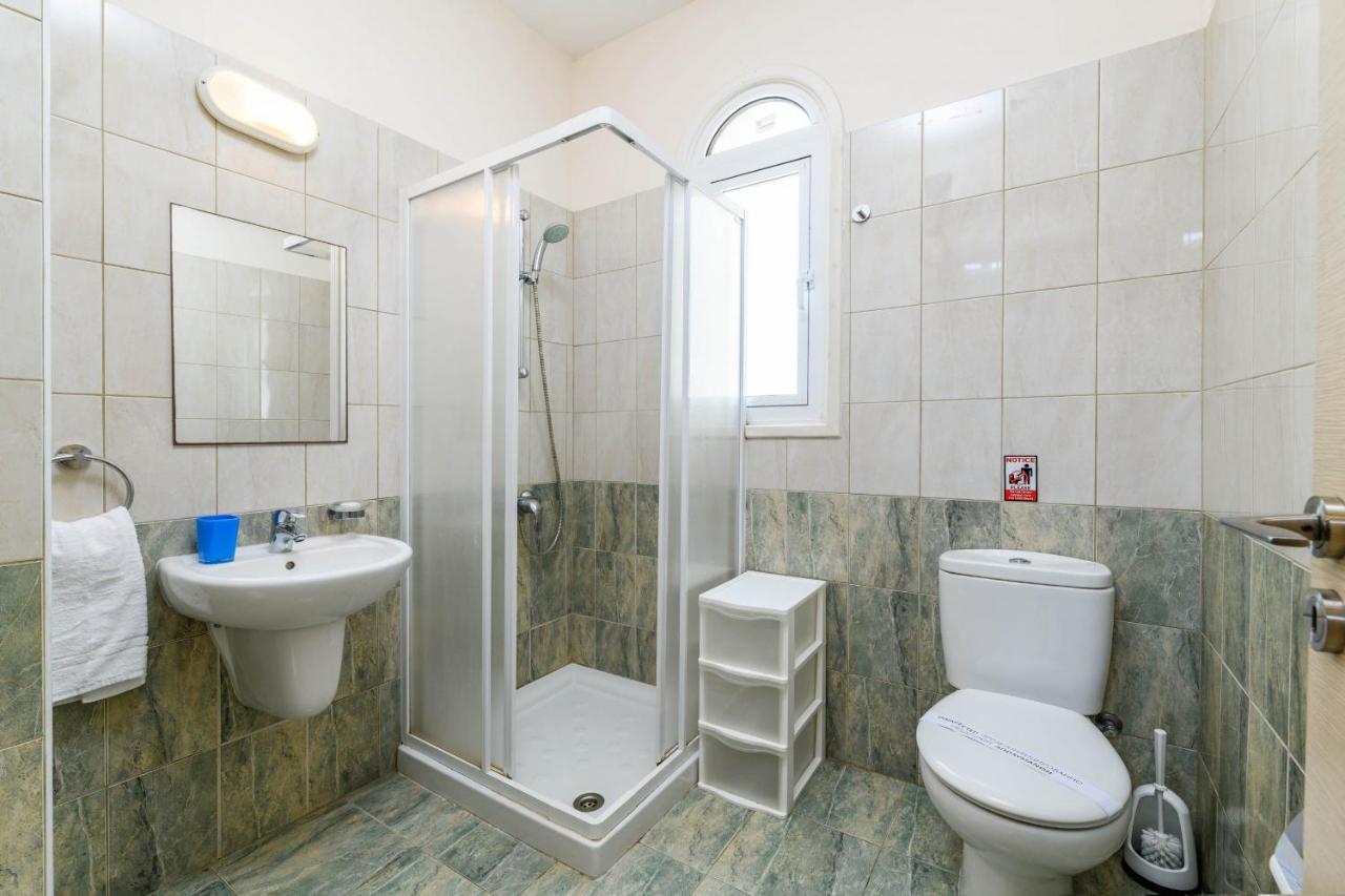 Blue Water Bay Villas Paralimni Exterior photo