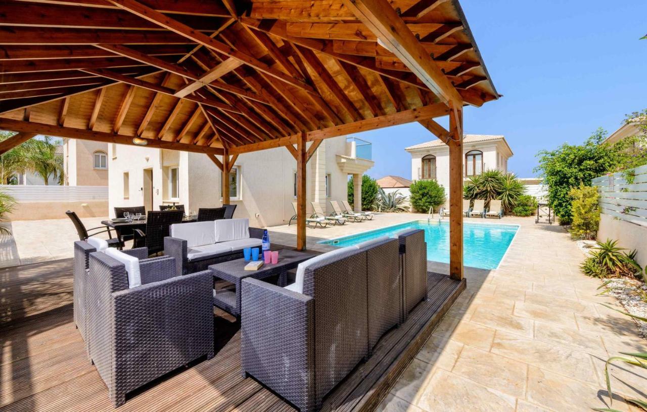 Blue Water Bay Villas Paralimni Exterior photo