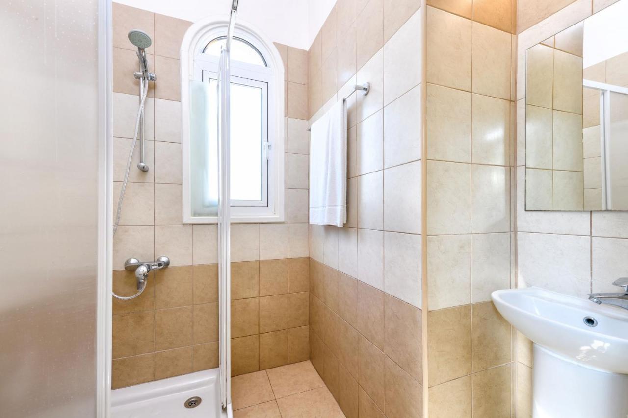 Blue Water Bay Villas Paralimni Exterior photo