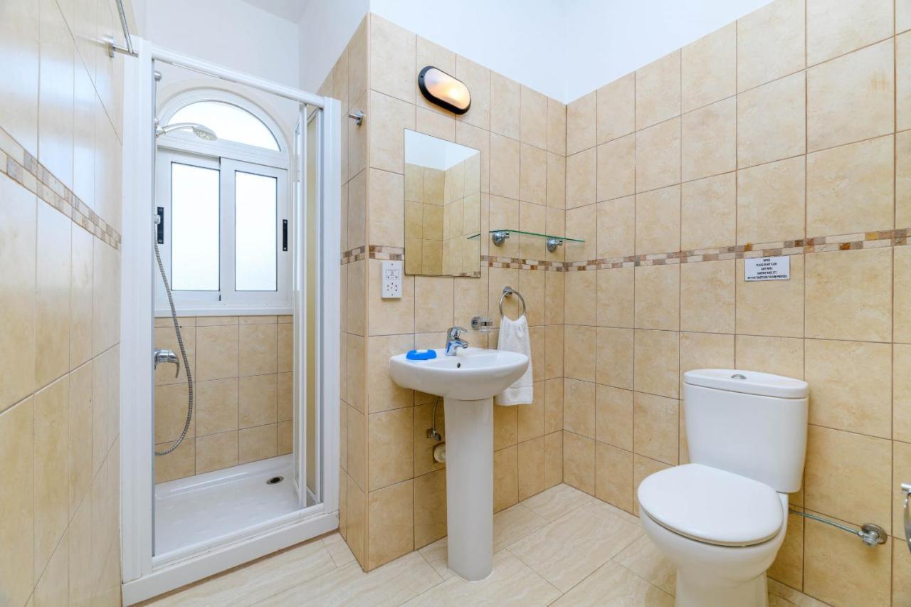 Blue Water Bay Villas Paralimni Exterior photo