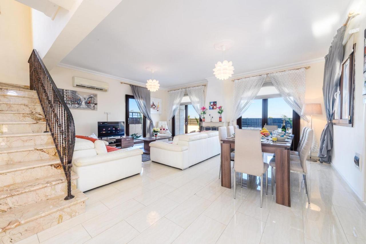 Blue Water Bay Villas Paralimni Exterior photo