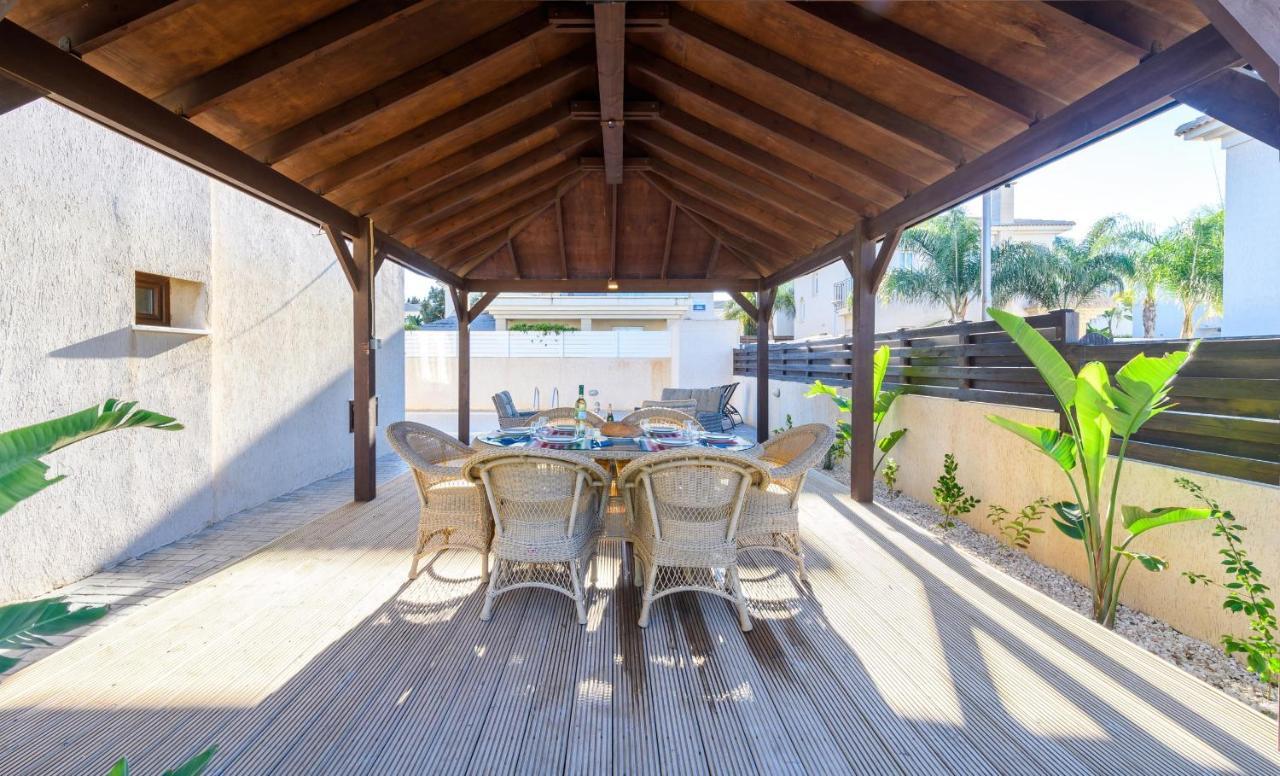 Blue Water Bay Villas Paralimni Exterior photo