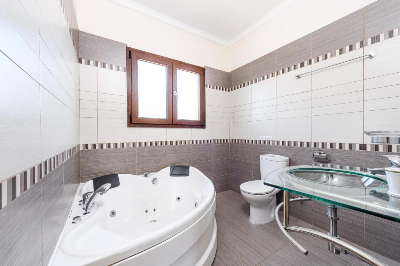 Blue Water Bay Villas Paralimni Exterior photo