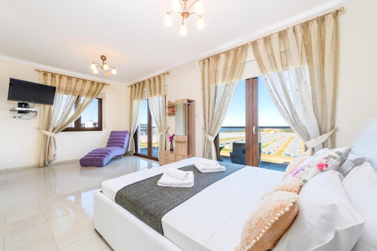 Blue Water Bay Villas Paralimni Exterior photo